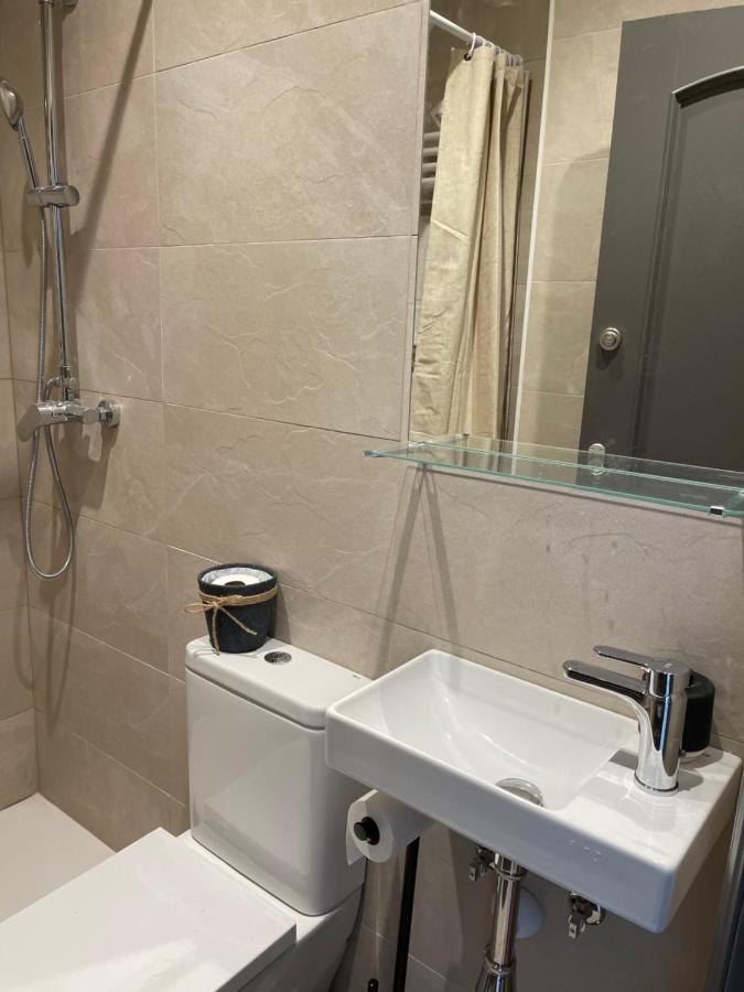 Barcelona Pr Guesthouse El Prat de Llobregat Esterno foto